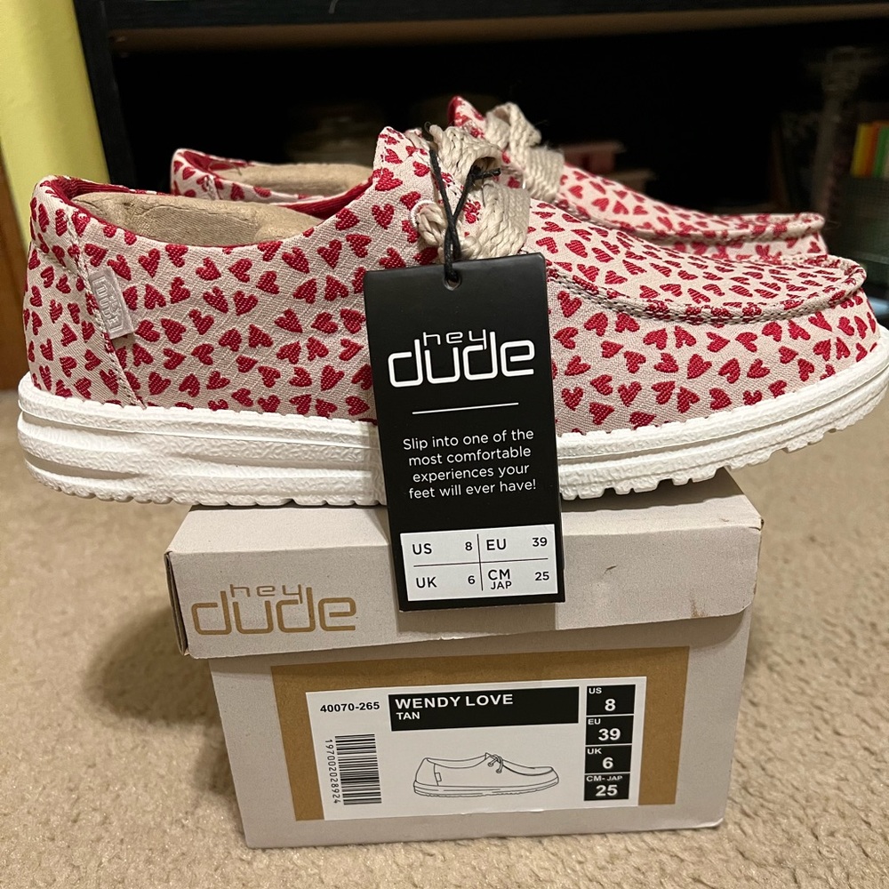Size 9 Wendy Love Hey Dudes